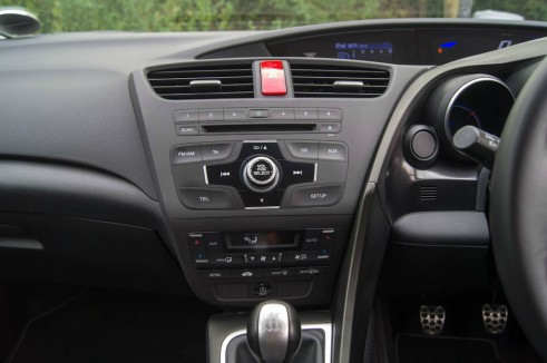 2013 Honda Civic Review - Stereo Dashboard - carwitter