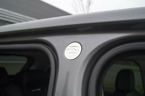 2013 Range Rover Sport Review - B Pillar Detail - carwitter
