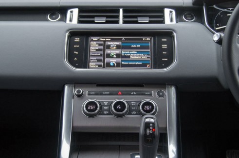 2013 Range Rover Sport Review - Center Console - carwitter