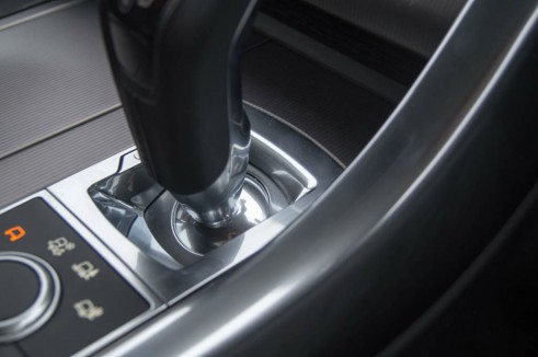 2013 Range Rover Sport Review - Gear Lever Surround - carwitter
