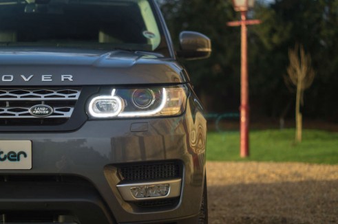 2013 Range Rover Sport Review - Headlight Scene - carwitter