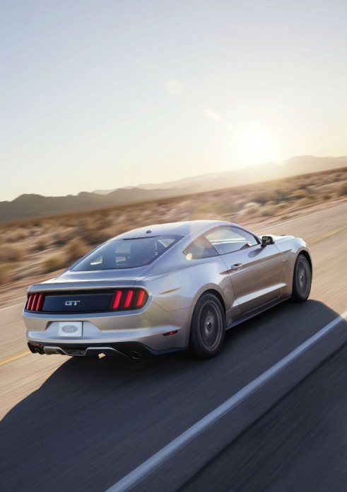 2014 2015 Ford Mustang Rear Angle Vert - carwitter