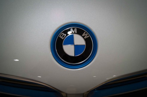 BMW i8 Park Lane London - Front Badge - carwitter