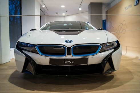 BMW i8 Park Lane London - Front - carwitter