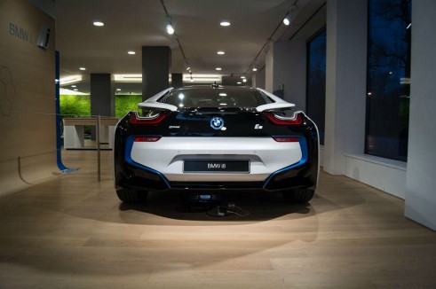 BMW i8 Park Lane London - Rear Wide - carwitter