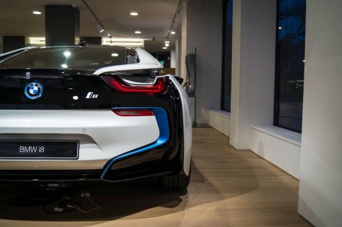 BMW i8 Park Lane London - Side Profile - carwitter