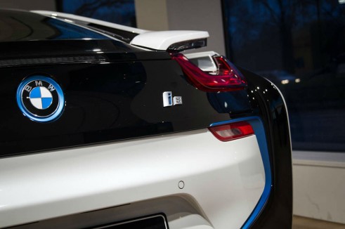 BMW i8 Park Lane London - i8 Badge - carwitter