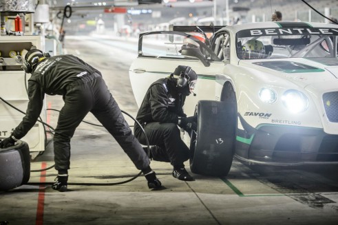 Bentley Continental GT3 pit stop Gulf 12 Hour 2013 - carwitter