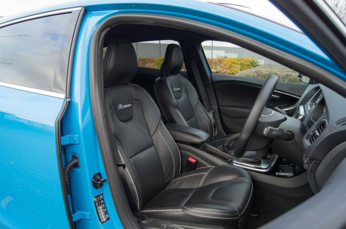 Volvo V40 T5 Review - Front Seats - carwitter