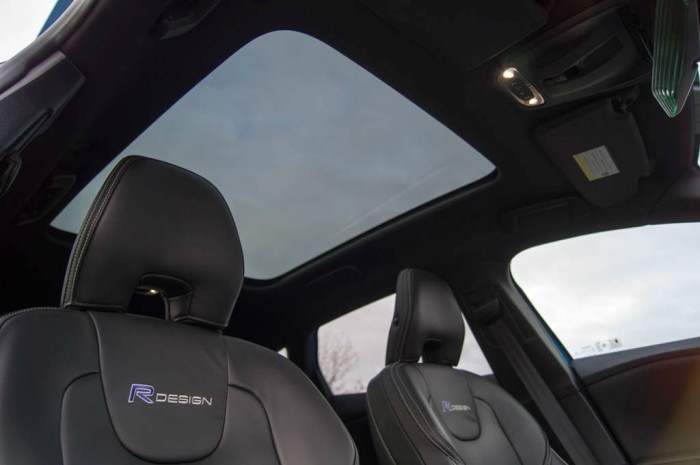 Volvo V40 T5 Review - Panoramic Glass Sunroof - carwitter