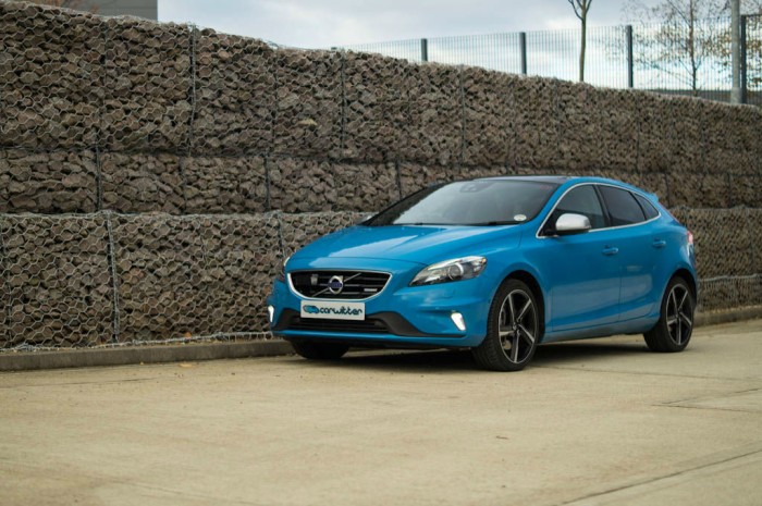 Volvo V40 T5 Review - Side Angle - carwitter