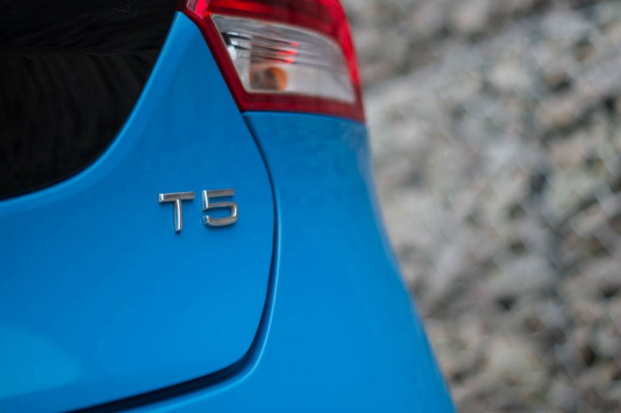 Volvo V40 T5 Review -T5 Badge - carwitter