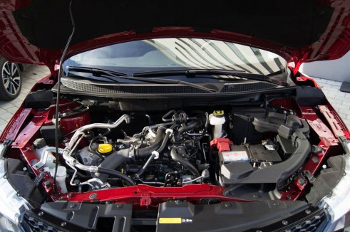 2014 Nissan Qashqai Review - 1.2 DIG-T Engine - carwitter