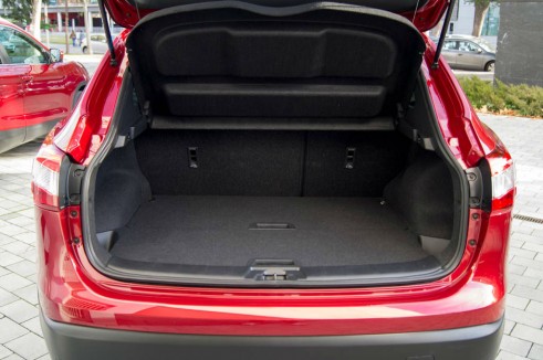 2014 Nissan Qashqai Review - Boot Space - carwitter