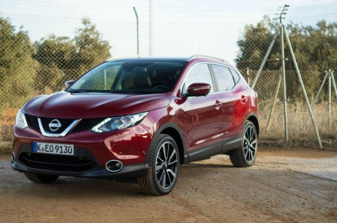 2014 Nissan Qashqai Review - Front Side Angle Close - carwitter