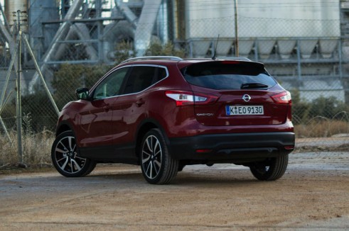 2014 Nissan Qashqai Review - Rear Close Angle - carwitter
