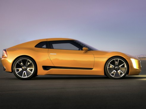 Kia GT4 Stinger side - carwitter