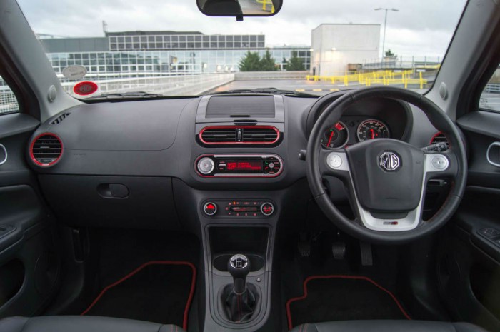 MG3 Review - Dashboard - carwitter
