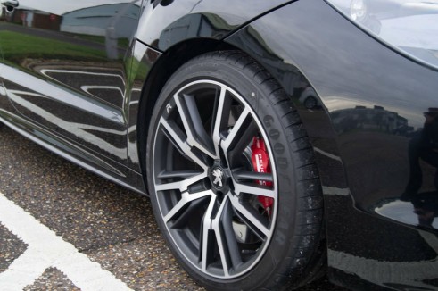 Peugeot RCZ R Review - Alloys - carwitter