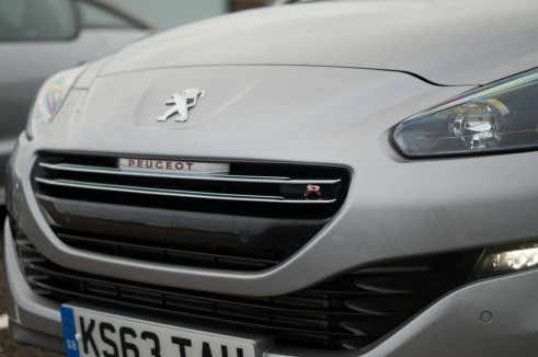 Peugeot RCZ R Review - Front Nose Badge - carwitter