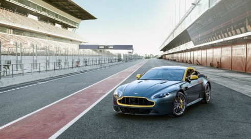 Aston Martin Vantage V8 N430 - carwitter