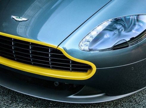 Aston Martin Vantage V8 N430 grill - carwitter