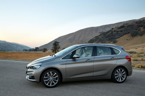 BMW 2-series Active Tourer side 4 - carwitter