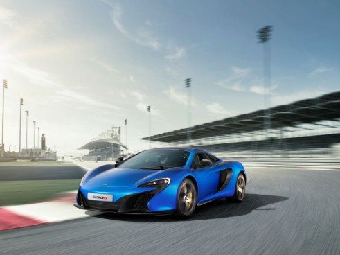 McLaren 650S Coupé - Front Angle On Track - carwitter