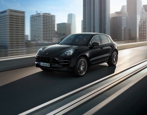 Porsche Macan Turbo Black Front - carwitter