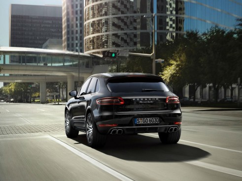 Porsche Macan Turbo Black Rear - carwitter