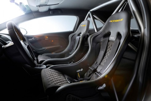 Vauxhall Astra EXTREME interior - carwitter