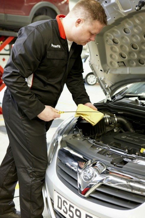 Vauxhall Mechanic Garage Workshop - carwitter