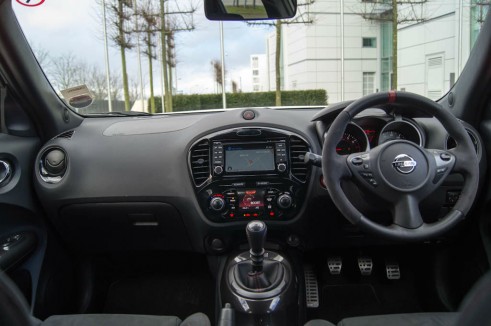 Nissan Juke Nismo Review - Dashboard - carwitter