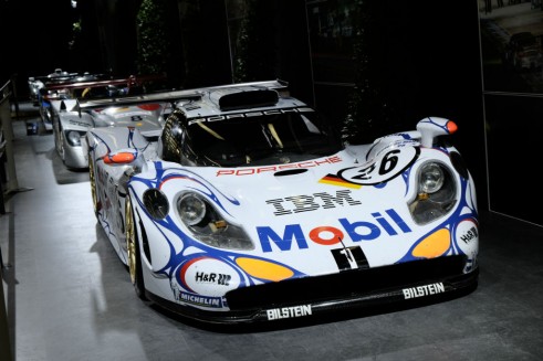 Porsche 911 GT1 - carwitter