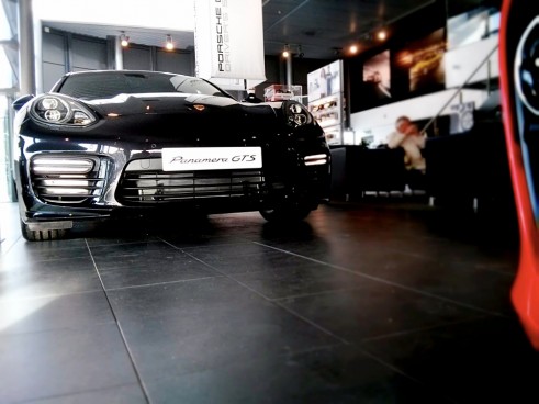 Porsche,Panamera,GTS,Front,Carwitter