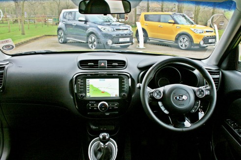 2014 Kia Soul - Dashboard Interior - carwitter