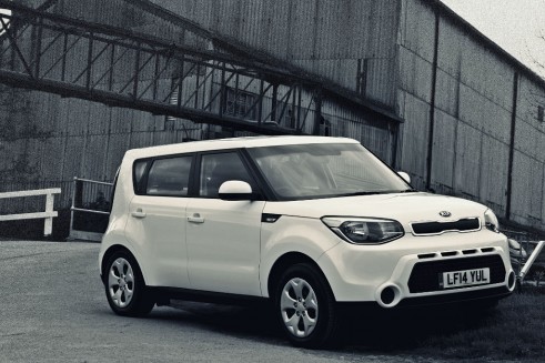 2014 Kia Soul - Front Angle W - carwitter