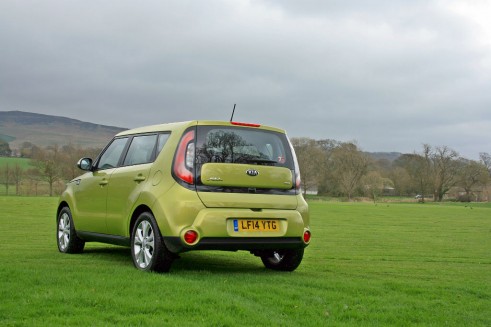 2014 Kia Soul - Rear Angle Scene - carwitter