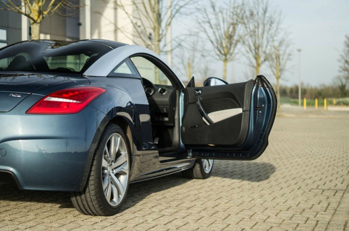 2014 Peugeot RCZ THP 200 Review - Door Open - carwitter