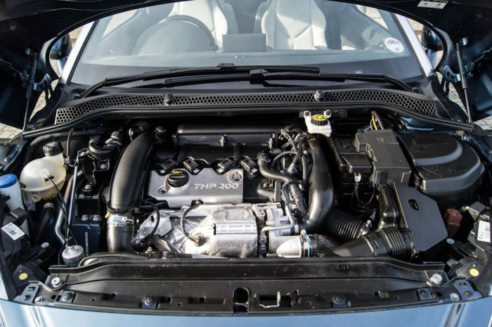 2014 Peugeot RCZ THP 200 Review - Engine - carwitter