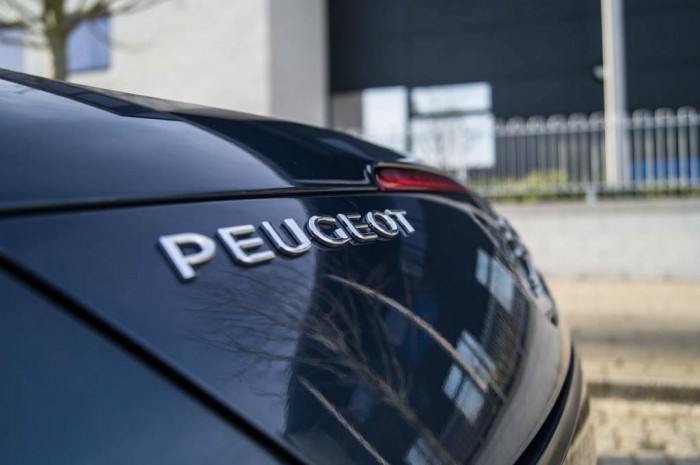 2014 Peugeot RCZ THP 200 Review - Peugeot Badge - carwitter