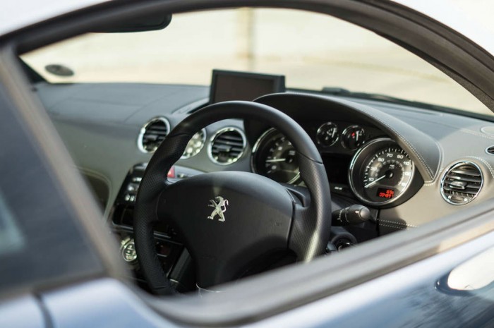 2014 Peugeot RCZ THP 200 Review - Steering Wheel - carwitter