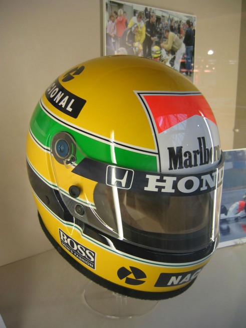 AyrtonSennasFullFaceHelmet - carwitter