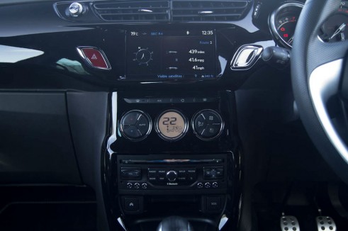 Citroen DS3 Cabrio Review - Centre Console - carwitter