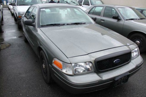 Gray Ford Crown Victoria - Front - carwitter
