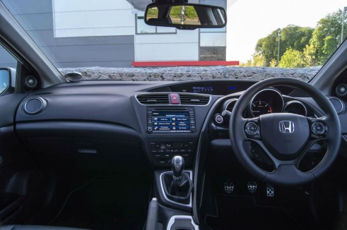 Honda Civic Tourer Review - Dashboard - carwitter