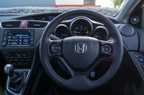 Honda Civic Tourer Review - Steering Wheel - carwitter