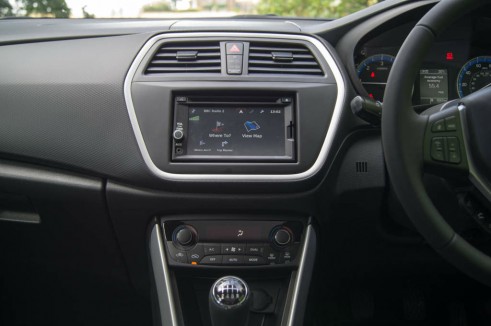 Suzuki SX4 S-Cross Review - Centre Console Dashboard - carwitter
