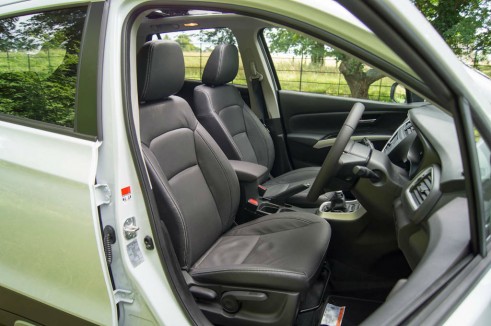 Suzuki SX4 S-Cross Review - Front Seats - carwitter