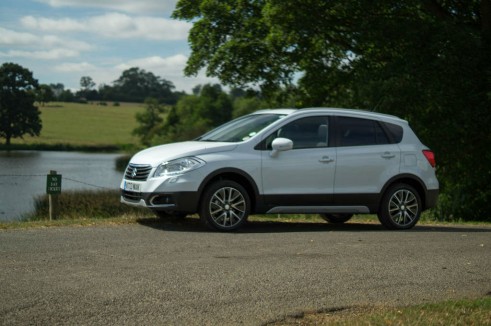 Suzuki SX4 S-Cross Review - Side Scene - carwitter